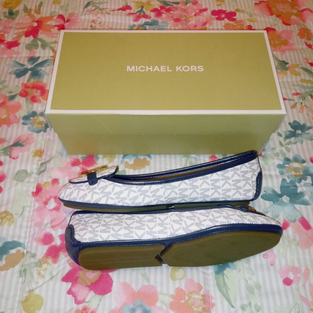 Michael Kors Lillie Moc Flats - Picture 4 of 10